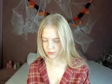 vicki_todd — GOAL: Lay down like a lil star [16 tokens remaining] Welcome to my room! Feel at home^^ #new #feet #nonude #18 #natural