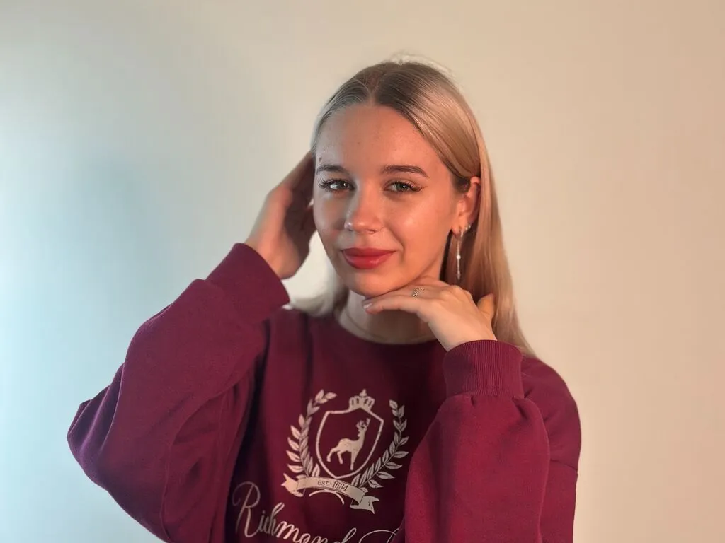 AliceWoody —  I enjoy genuine conversations and cozy evenings at home