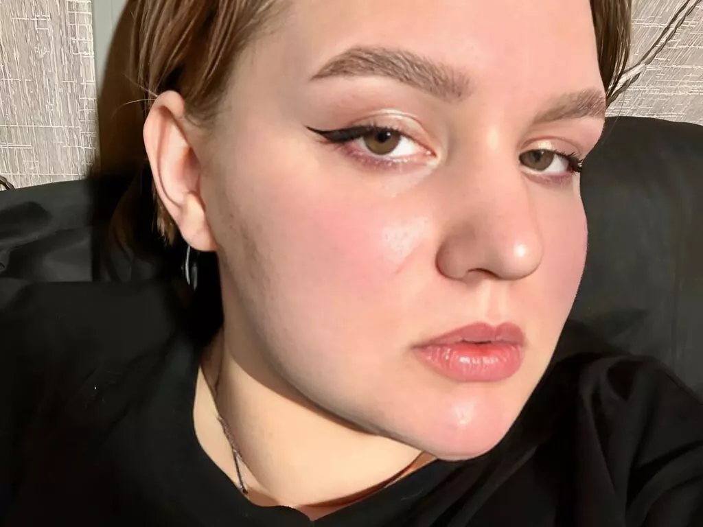 AmyyHall — I am adored for my sincerity and sense of humor. I prove that beauty has no size, and that true attractiveness is self-confidence and the ability to enjoy life. I simply adore giving joy and inspiration to my viewers!