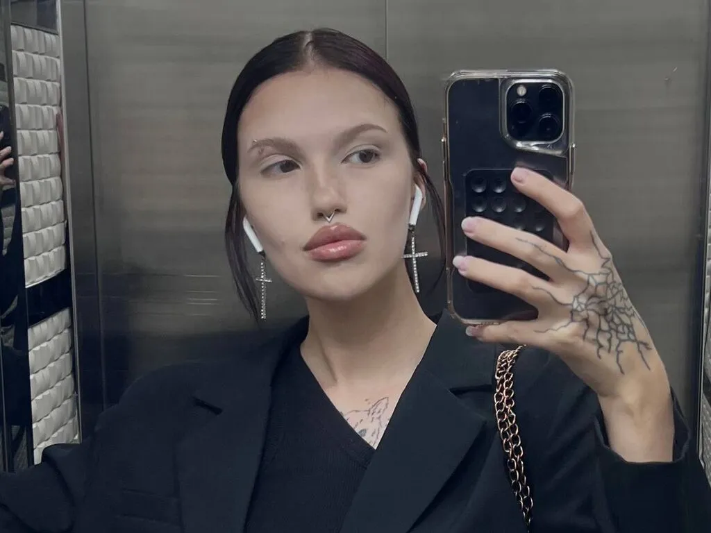 ArlindaMarotti — Freechat on LiveJasmin