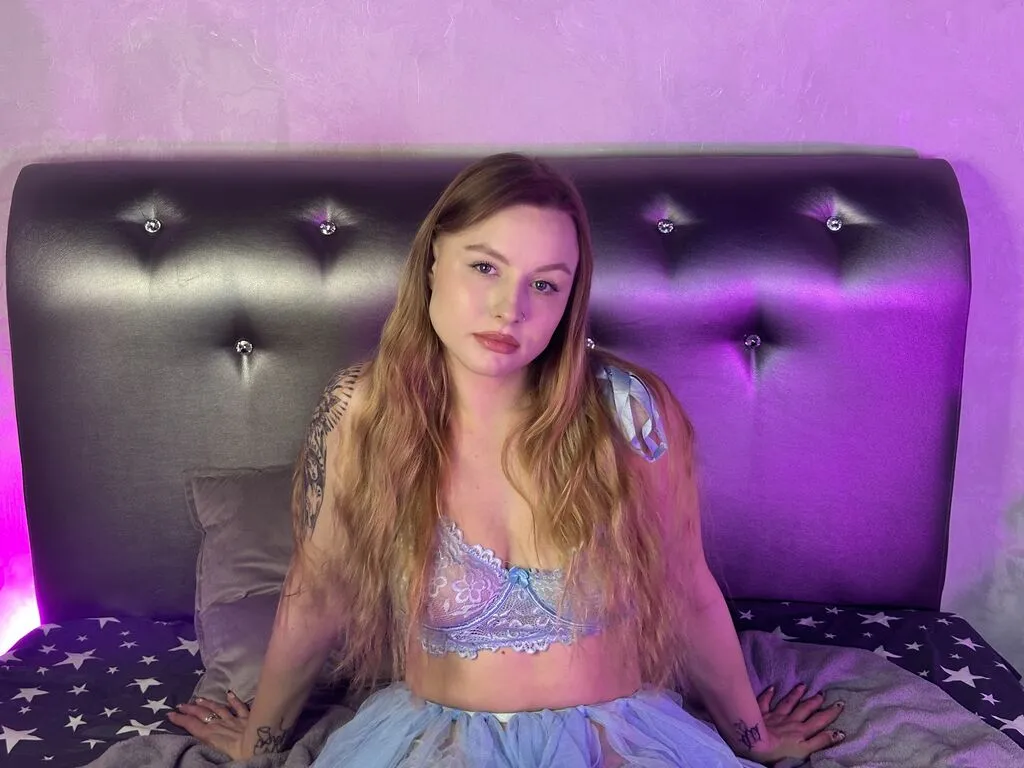 BeatriceLouren — I love confident men who know what they want. I love flirting, provocations and hot fantasies. I like to be admired and pampered with attention.