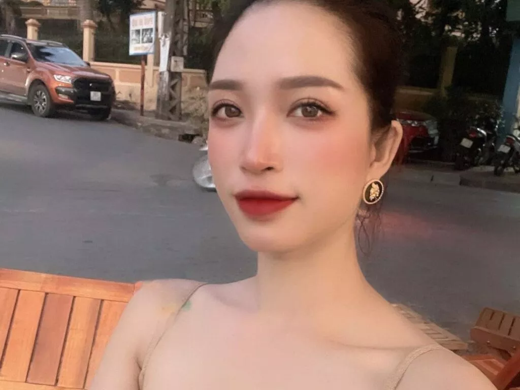 KarenChris — like to explore many emotions with strange men