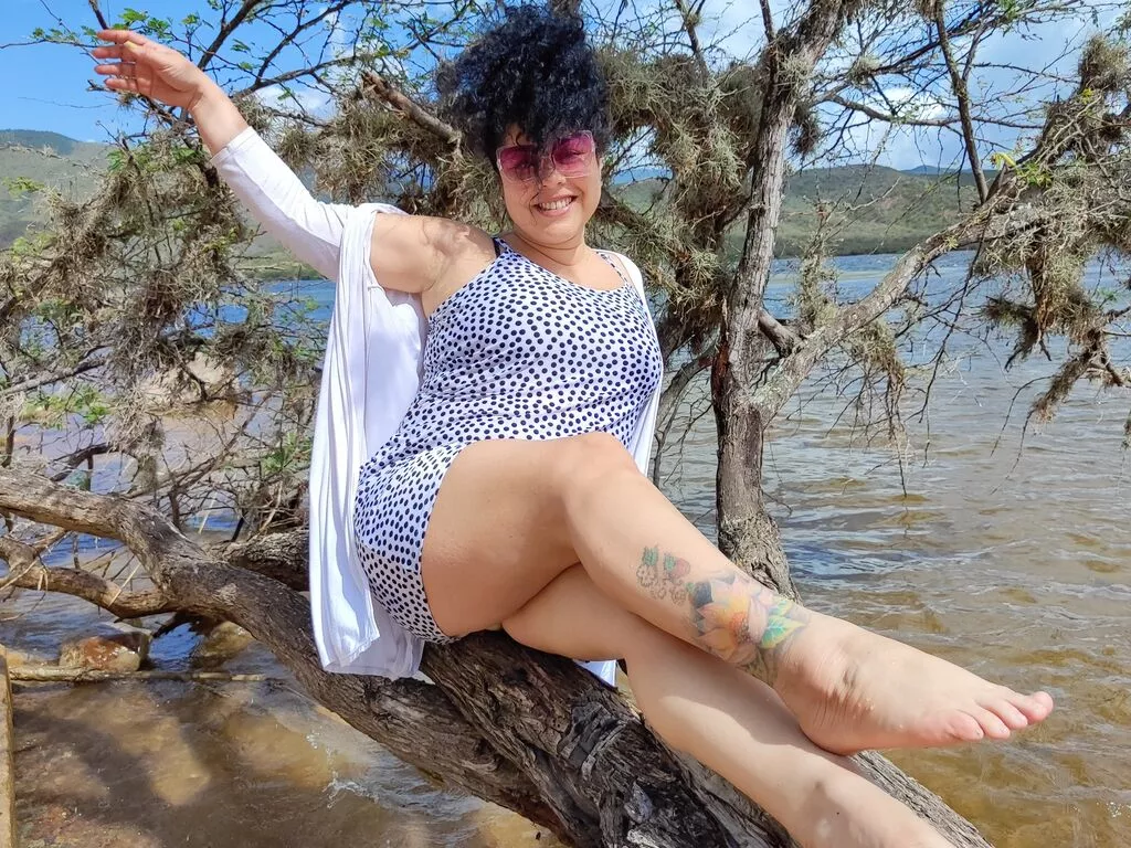 LiaHamiltons — That you treat me like a queen.