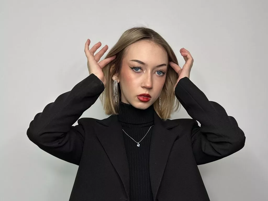 LoisDeman — I love bold looks, warm words, and a light play between the lines. I love it when people know how to surprise, keep the mood up, and aren't afraid to flirt a little. I adore an atmosphere where sparks fly naturally---no rush, but with a hint of...