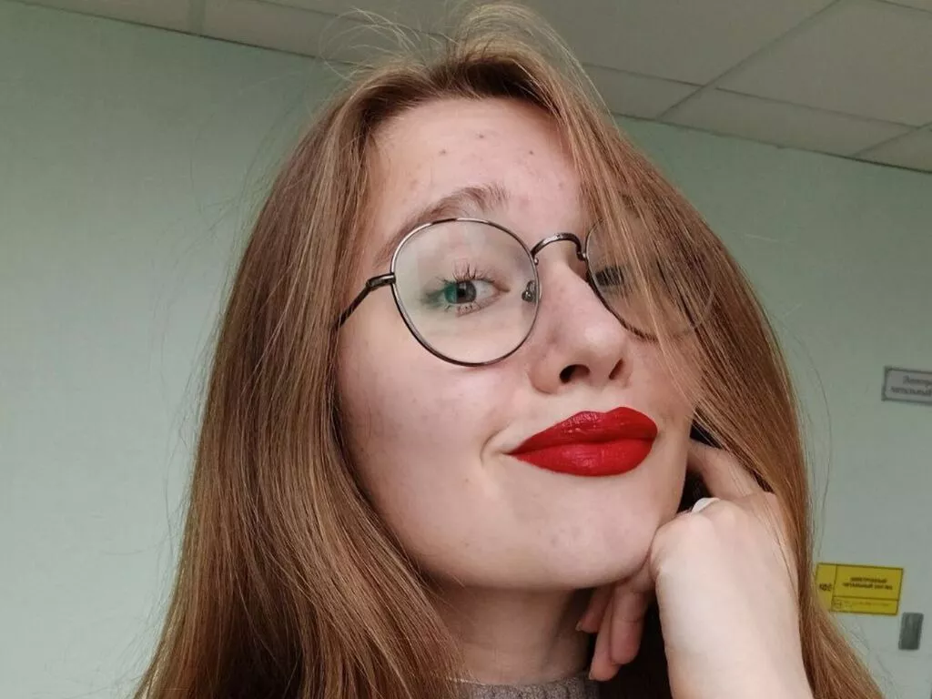 MariamDowden — I love sports and walking in warm weather, I love visiting museums, I like looking at paintings and more ^^ 
I love  ice cream and I love minis