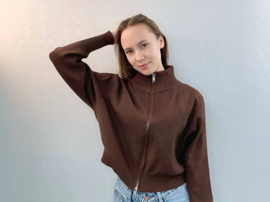 MerryCreme — I love cute fashion and pastel colors . Watching romantic comedies is my guilty pleasure. I enjoy singing quietly when I'm alone. I also like trying simple DIY projects. My hobbies reflect my soft personality.