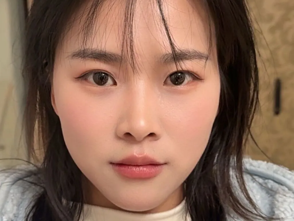 miaomiao — I like cats the most, followed by foreign men.

Foreign men are sexy and passionate.