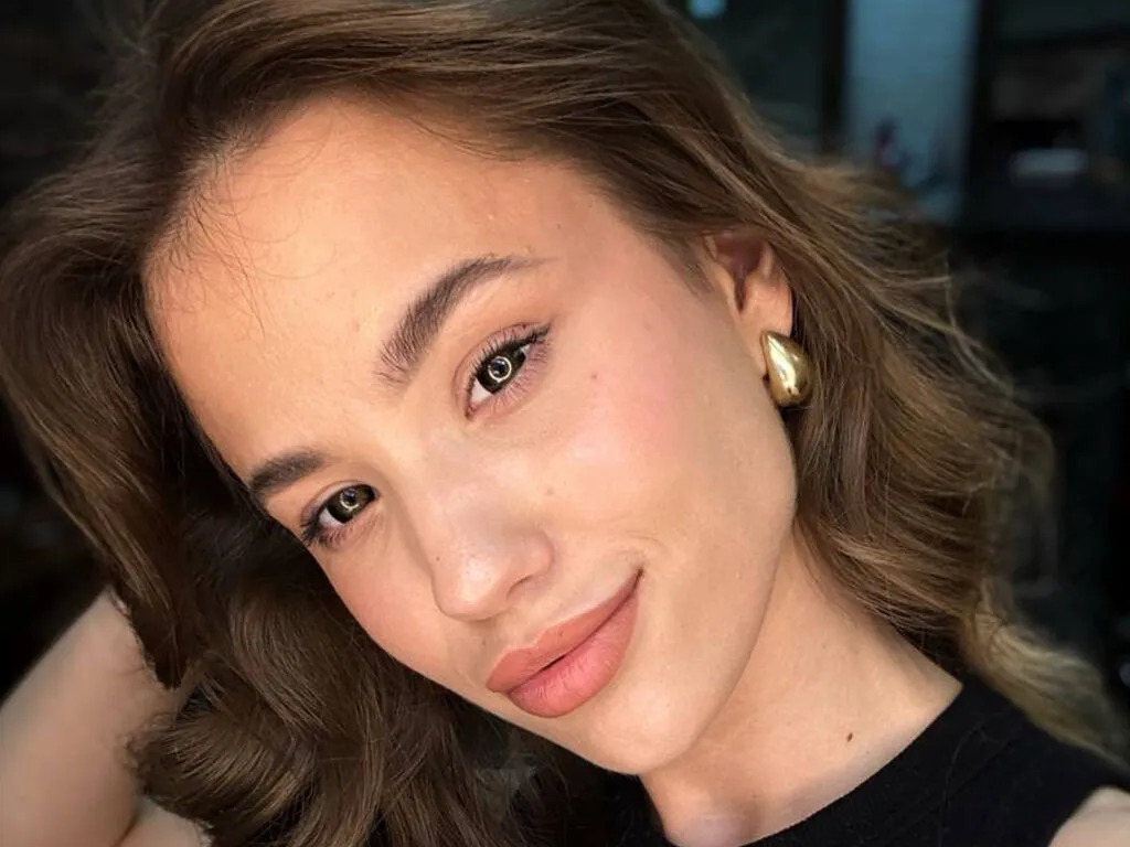 PearlyLominack — I love trying out new things, I love dancing to fun music, singing along to my favorite songs, lifting everyone's spirits and more.