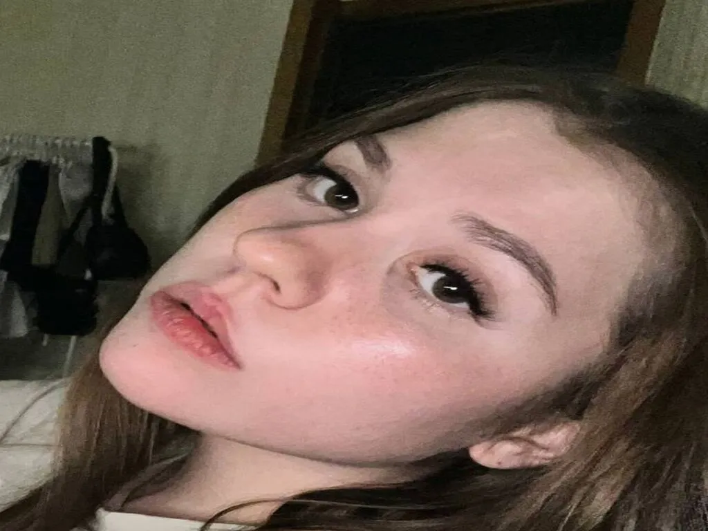 UshaNakama — I came here because I love when everything feels cozy and fun at the same time: chatting with sweet people, giggling together, dancing a little for you, and feeling a tiny bit closer to everyone. I'm actually super shy... but as soon as the music...