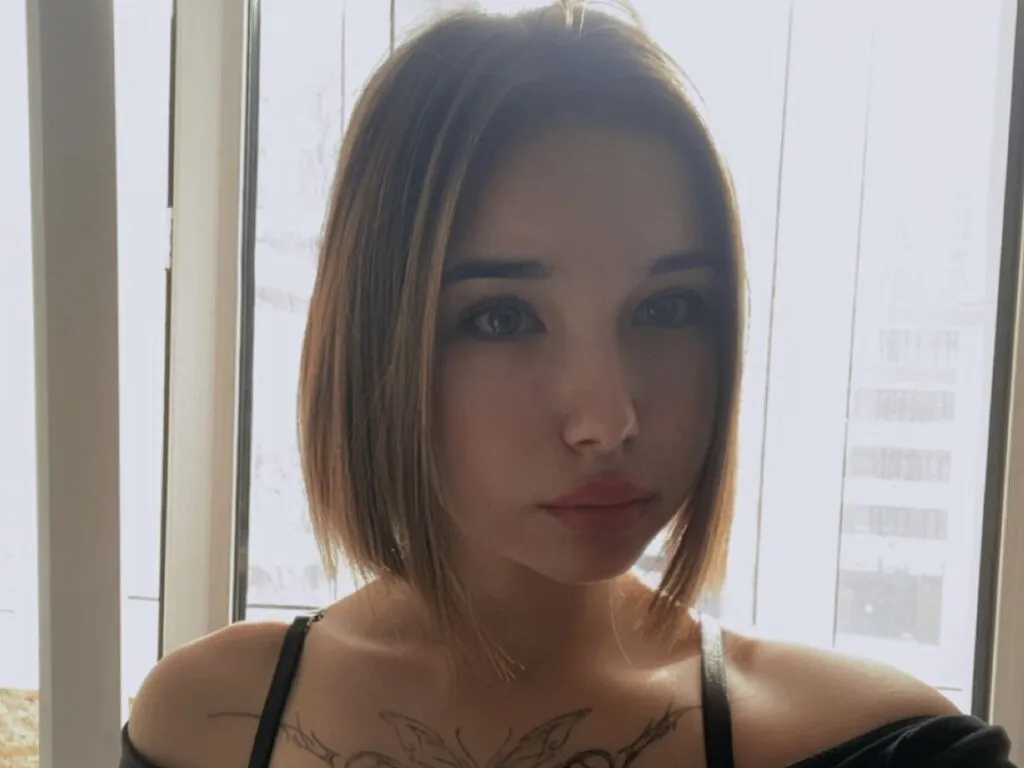 YeseniaSteppe — I love music, good conversations, and people with a great sense of humor. I enjoy cozy evenings, beautiful sunsets, fashion, self-care, and learning new things. I appreciate sincerity, confidence, and positive energy.