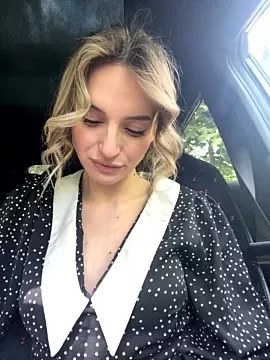 -AngelAri- on StripChat