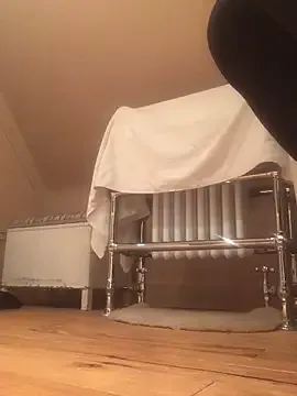 18yoteenvirgin on StripChat