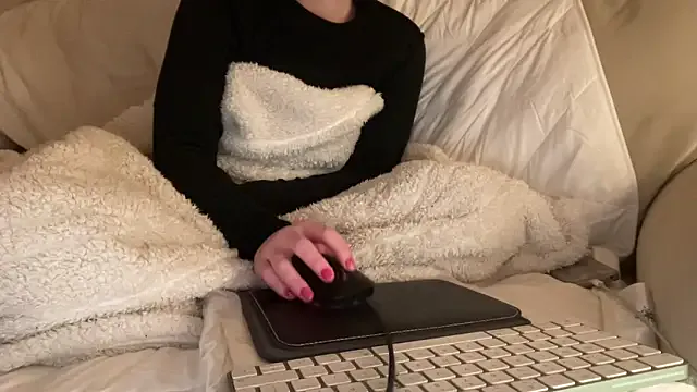 18yoteenvirgin on StripChat