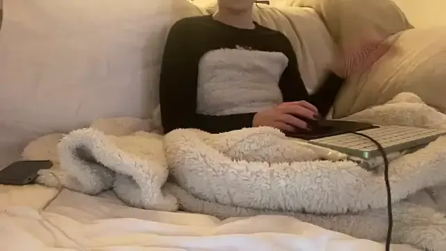 18yoteenvirgin on StripChat