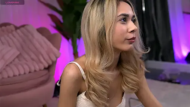 AishleyBee on StripChat