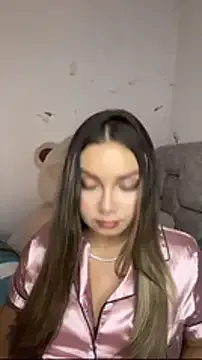 AnnyLopezzz_ on StripChat