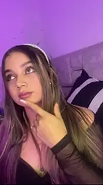 AnnyLopezzz_ on StripChat