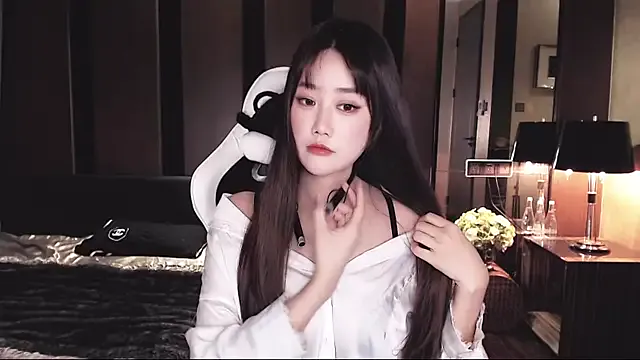 Aurora_-77 on StripChat