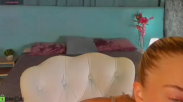 Aurora_Bennet on StripChat