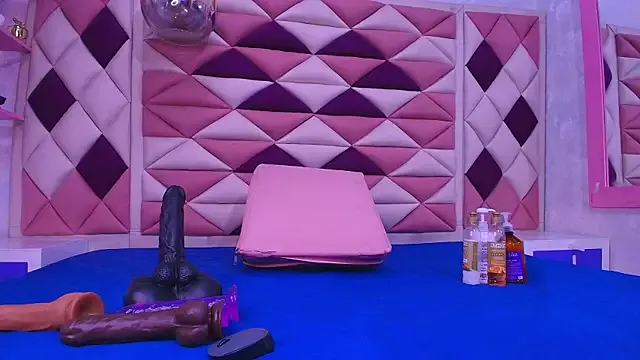 Auroraa_miller on StripChat