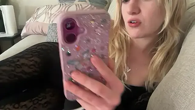 blondebunny999_999 — twinz lick whip cream off eachothr