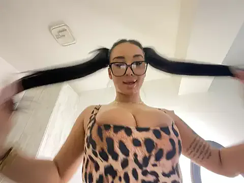 BlueEyes_BB on StripChat