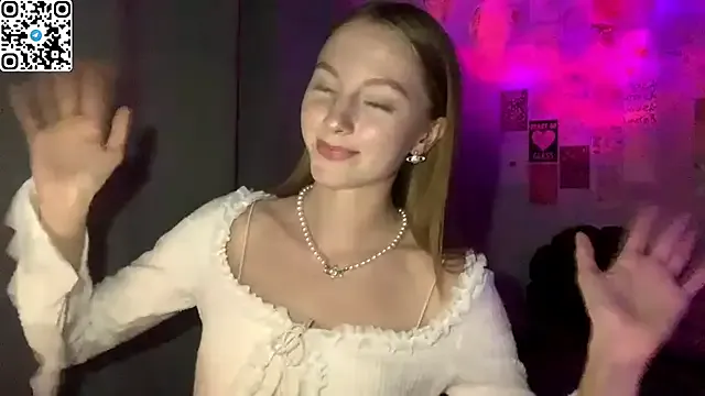 BrightAnnie on StripChat