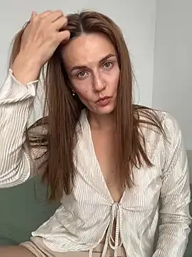 BritneyHall — squeeze tits