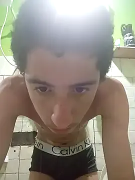 Caiogostosinho007 — Tirar a cueca e tomar um banho batendo u