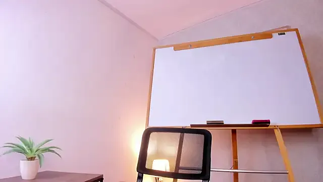 Caroline_dh on StripChat