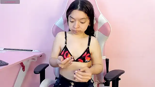 CharlotteMuller on StripChat