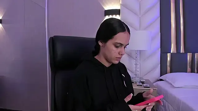 ChloeHarper_ — spank show +naked ass