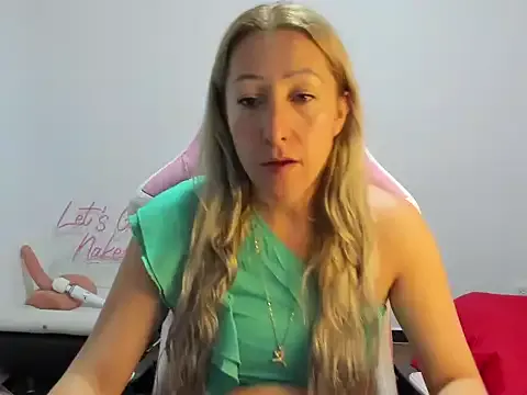 chrystal_sl852 on StripChat