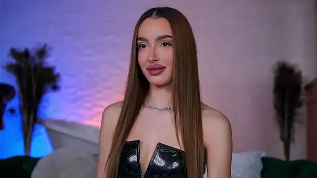 ClaraBenatti on StripChat