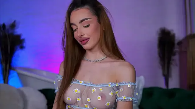 ClaraBenatti on StripChat