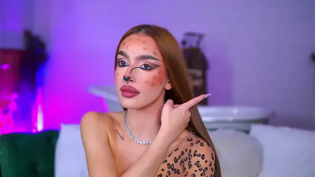 ClaraBenatti on StripChat