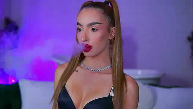 ClaraBenatti on StripChat