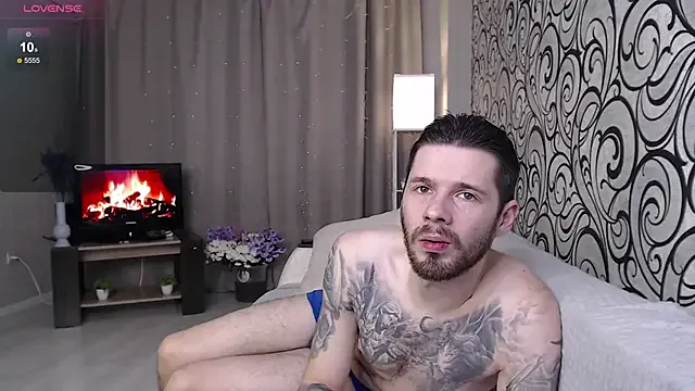 coupleeyess on StripChat