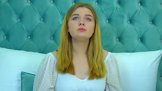 CrystalLyons on StripChat