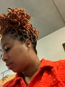 CurvyDesire1 on StripChat