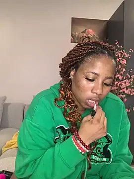 CurvyDesire1 on StripChat