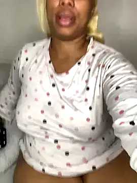 CurvyDesire1 on StripChat