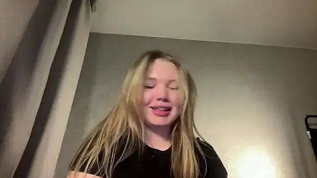 cutiejulie_ — underboobs