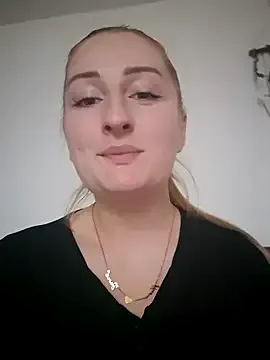 dixielarys on StripChat