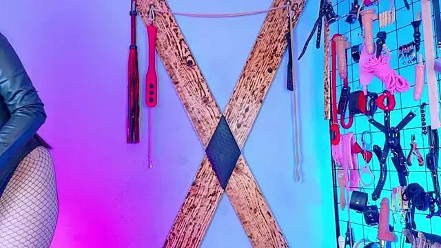 Freechat DominatedDesires_BDSM on StripChat