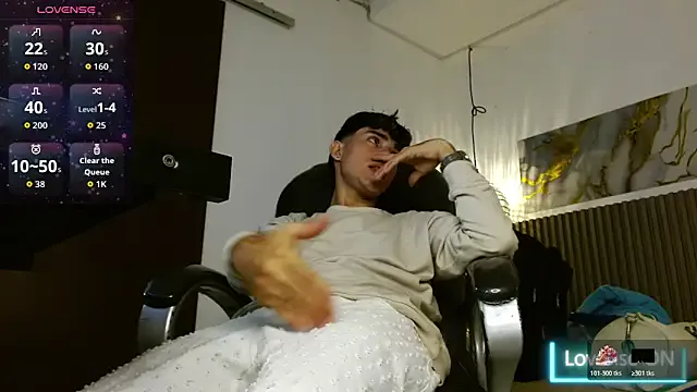 Dyla_n18 on StripChat