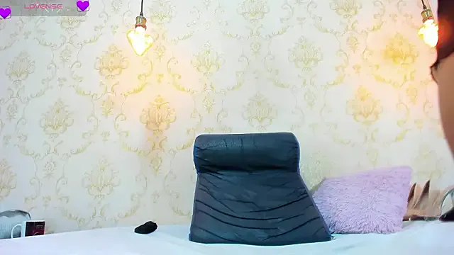 EIMY-ROBERTS on StripChat