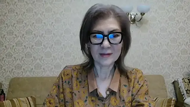 Elegant00Lady on StripChat