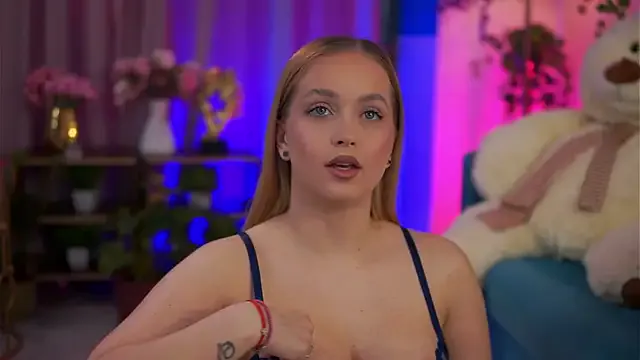 ElyssawetXX on StripChat