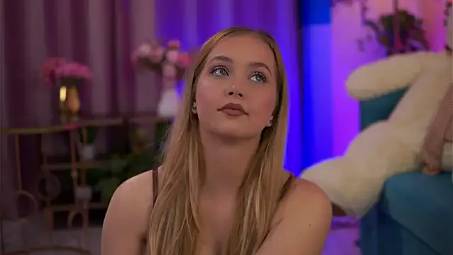 ElyssawetXX on StripChat